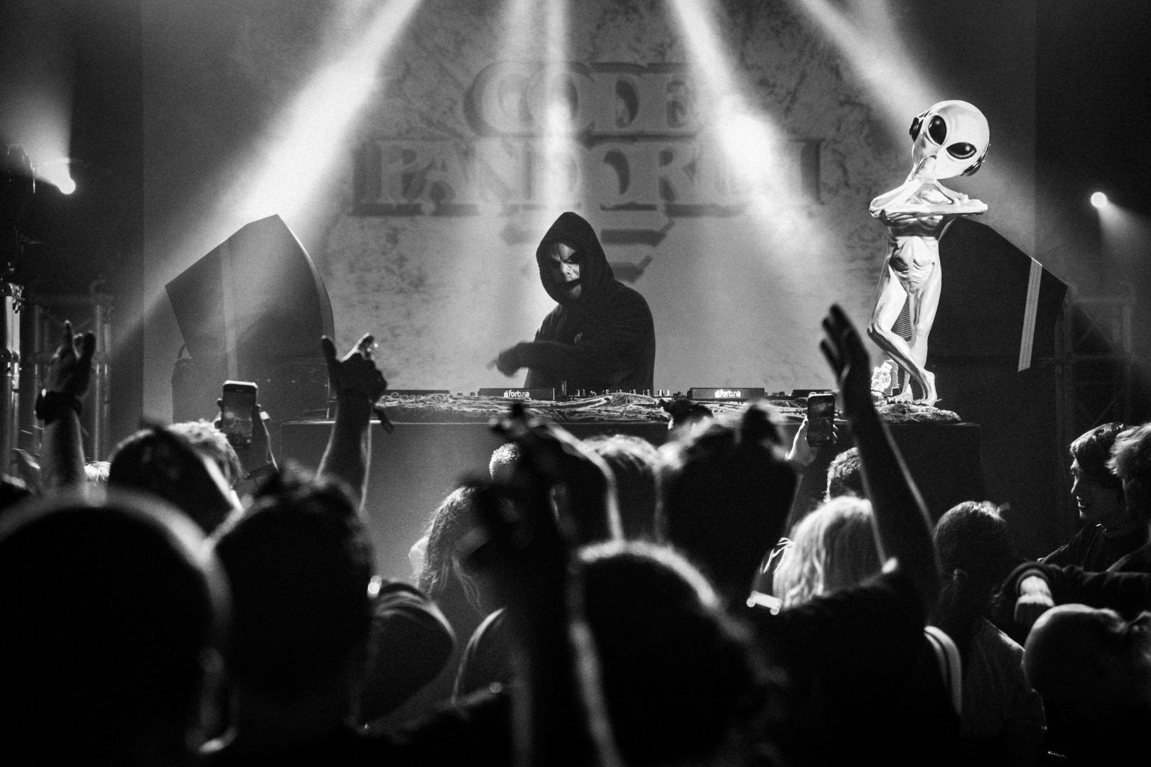Code Pandorum black and grey live perfomace photo