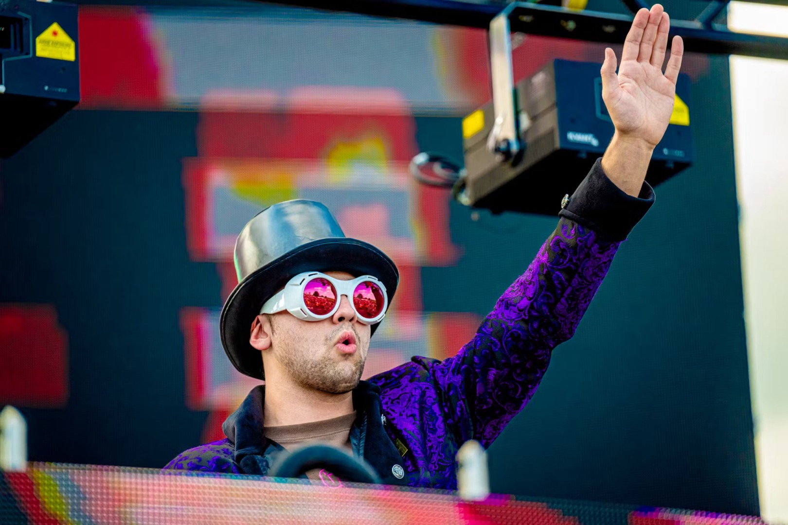 wonky willa in his purple coat, black top hat and goggles