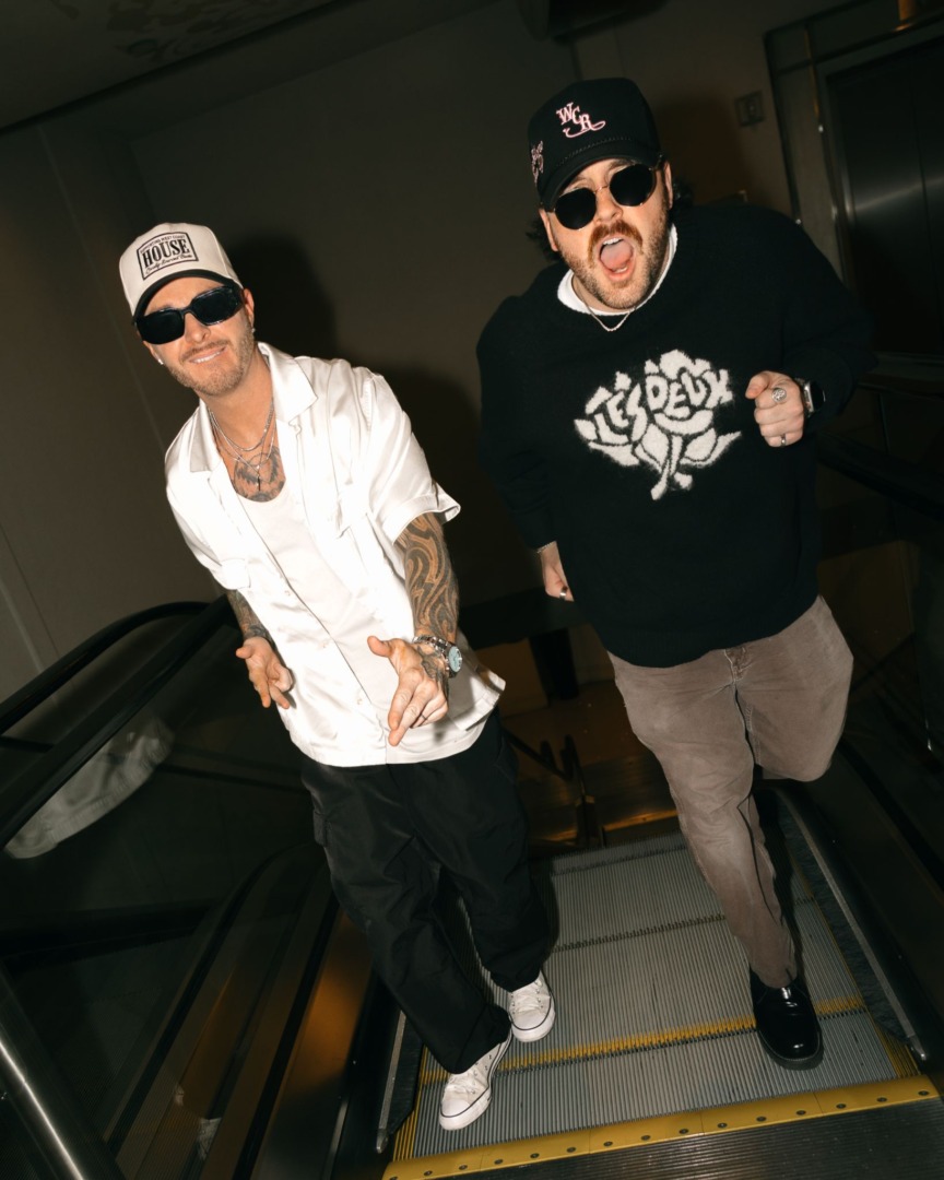 Cheyenne & Kelland running crazily backstage somwhere