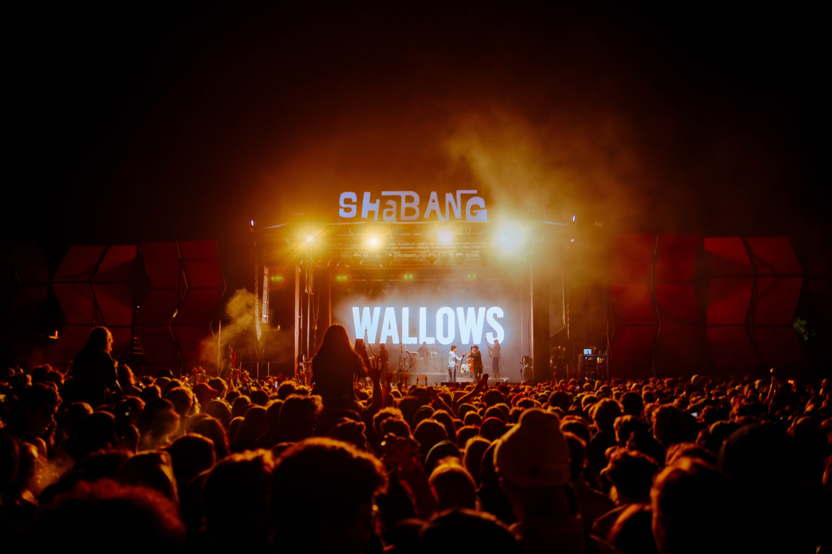 Wallows closing out the main stage during Day 2
