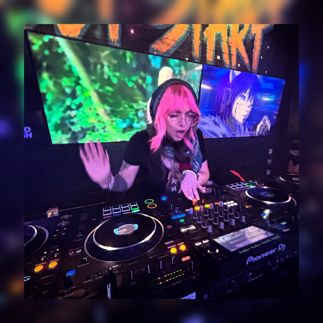 Karmuh djing behind the decks