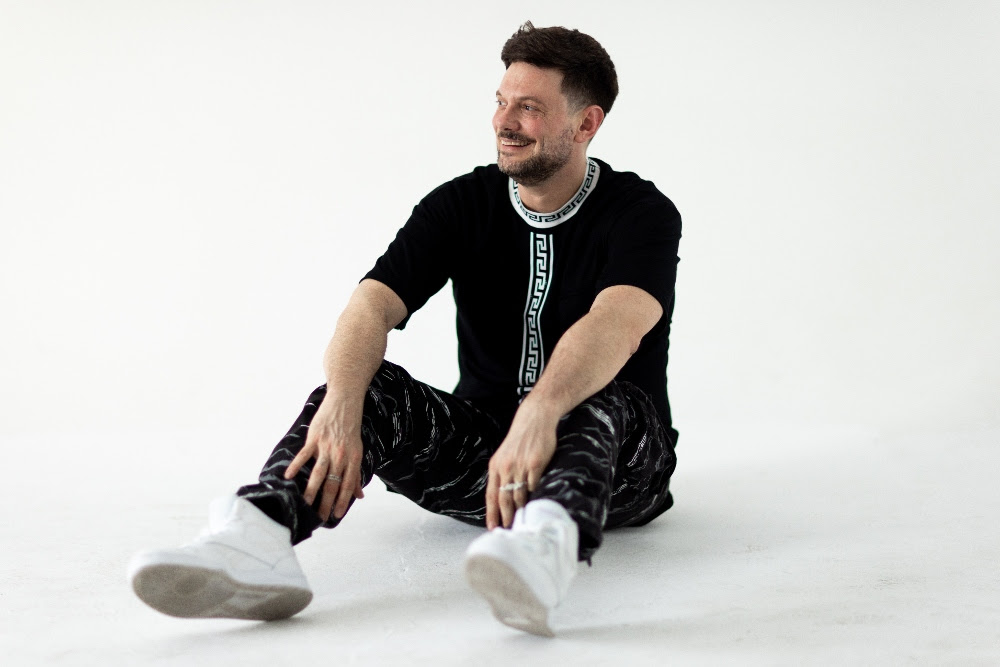 Sacha Robotti & Perry Farrell Unite For ‘Words’