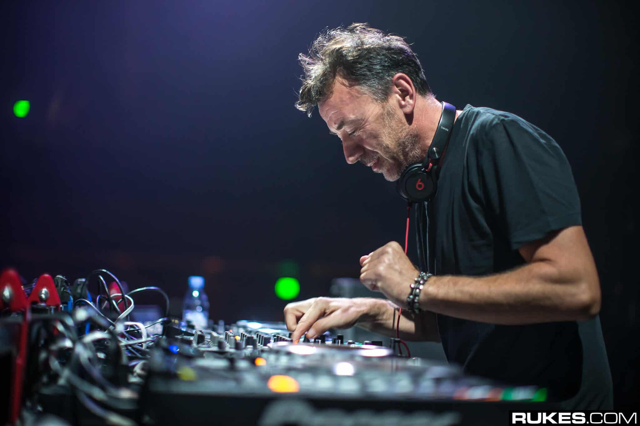 Benny Benassi Feel The Bass albumBenny Benassi new album
